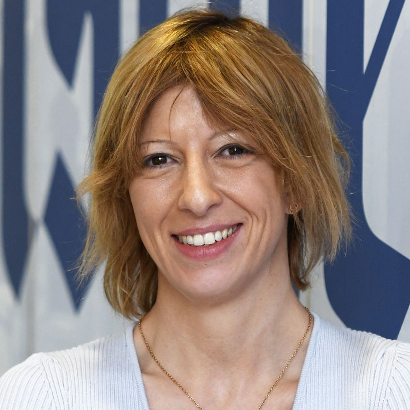 Ein Portrait von Melanie Barth wird dargestellt.