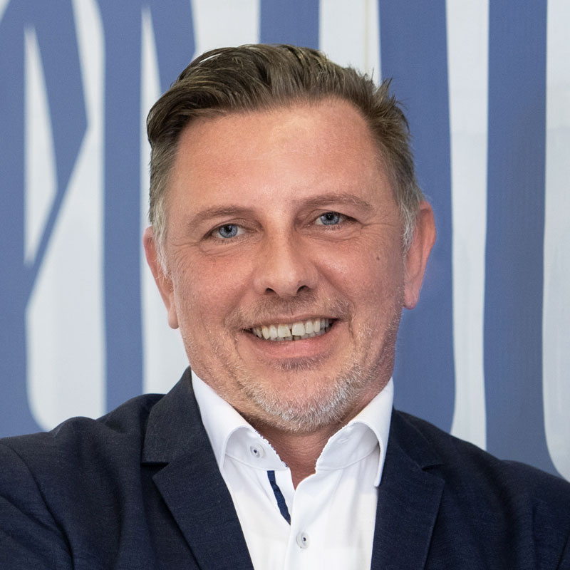 Ein Portrait von Oliver Hechler wird dargestellt.
