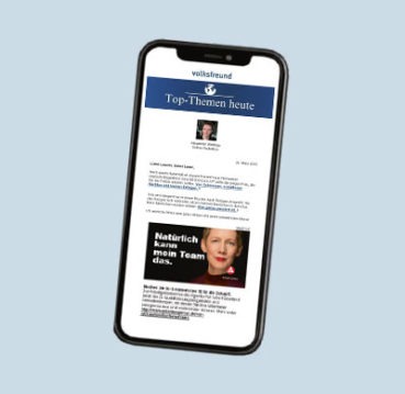 Ein Smartphone mit dem Newsletter des Trierischen Volksfreund auf dem Screen wird dargestellt.